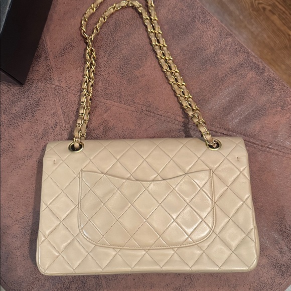 CHANEL vintage Chanel 2.55 10" flap bag made of cream lambskin leather - Picture 3 of 10